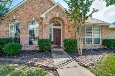 This 1 story home offers a harmonious blend of cozy and comfort on Stewart Peninsula Golf Course in Texas - for sale on GolfHomes.com, golf home, golf lot