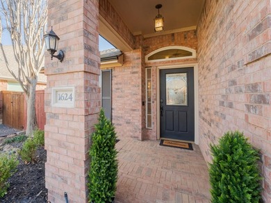 New roof, HVAC, dishwasher & updated windows make this one-story on Oakmont Country Club in Texas - for sale on GolfHomes.com, golf home, golf lot