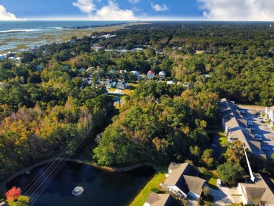 Well maintained 2 bedroom/2 full bathroom paired ranch condo on Litchfield Country Club in South Carolina - for sale on GolfHomes.com, golf home, golf lot