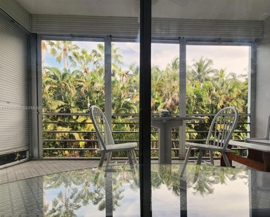 Beautifully maintained and spacious 1-bedroom, 1.5-bath unit on The Diplomat Golf Resort and Spa in Florida - for sale on GolfHomes.com, golf home, golf lot