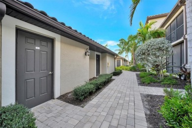 This charming two-bedroom, two-bathroom den home is situated in on Lakewood National Golf Club in Florida - for sale on GolfHomes.com, golf home, golf lot