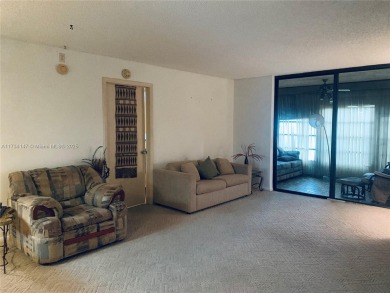 Charming and roomy 2 bedroom 2 bath condo with enclosed porch on Oriole Golf and Tennis Club in Florida - for sale on GolfHomes.com, golf home, golf lot
