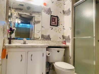 Charming and roomy 2 bedroom 2 bath condo with enclosed porch on Oriole Golf and Tennis Club in Florida - for sale on GolfHomes.com, golf home, golf lot