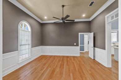 This lovely traditional home has a traditional floor plan design on Highland Oaks Golf Course in Alabama - for sale on GolfHomes.com, golf home, golf lot