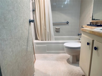 Charming and roomy 2 bedroom 2 bath condo with enclosed porch on Oriole Golf and Tennis Club in Florida - for sale on GolfHomes.com, golf home, golf lot