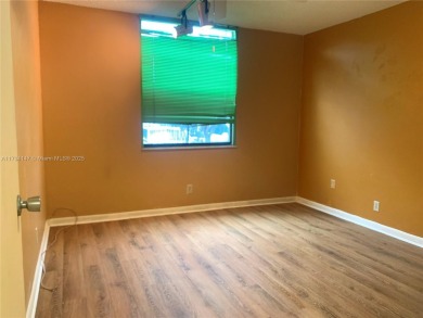 Charming and roomy 2 bedroom 2 bath condo with enclosed porch on Oriole Golf and Tennis Club in Florida - for sale on GolfHomes.com, golf home, golf lot