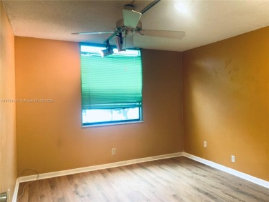 Charming and roomy 2 bedroom 2 bath condo with enclosed porch on Oriole Golf and Tennis Club in Florida - for sale on GolfHomes.com, golf home, golf lot