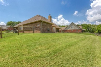 Immaculate one owner home backing to a true greenbelt! This on Heritage Hills Golf Course in Oklahoma - for sale on GolfHomes.com, golf home, golf lot
