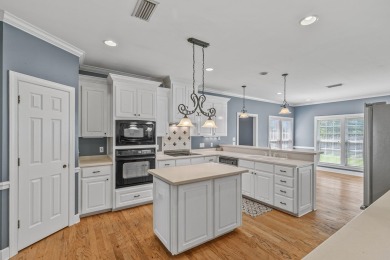 This lovely traditional home has a traditional floor plan design on Highland Oaks Golf Course in Alabama - for sale on GolfHomes.com, golf home, golf lot