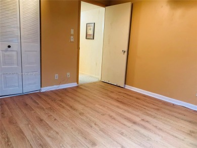 Charming and roomy 2 bedroom 2 bath condo with enclosed porch on Oriole Golf and Tennis Club in Florida - for sale on GolfHomes.com, golf home, golf lot