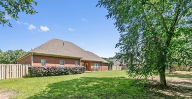 This lovely traditional home has a traditional floor plan design on Highland Oaks Golf Course in Alabama - for sale on GolfHomes.com, golf home, golf lot