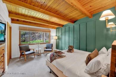 Step into this 3-bedroom, 2-bath Lake Harmony home showcasing on Split Rock Resort and Country Club in Pennsylvania - for sale on GolfHomes.com, golf home, golf lot