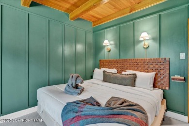 Step into this 3-bedroom, 2-bath Lake Harmony home showcasing on Split Rock Resort and Country Club in Pennsylvania - for sale on GolfHomes.com, golf home, golf lot