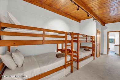 Step into this 3-bedroom, 2-bath Lake Harmony home showcasing on Split Rock Resort and Country Club in Pennsylvania - for sale on GolfHomes.com, golf home, golf lot