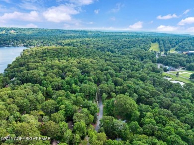 Step into this 3-bedroom, 2-bath Lake Harmony home showcasing on Split Rock Resort and Country Club in Pennsylvania - for sale on GolfHomes.com, golf home, golf lot