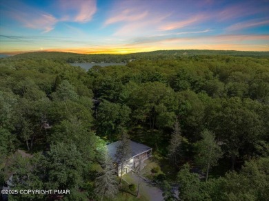 Step into this 3-bedroom, 2-bath Lake Harmony home showcasing on Split Rock Resort and Country Club in Pennsylvania - for sale on GolfHomes.com, golf home, golf lot
