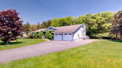 Great Location on Fairway Drive in Hemlock Farms. This home on Lords Valley Country Club, Inc in Pennsylvania - for sale on GolfHomes.com, golf home, golf lot