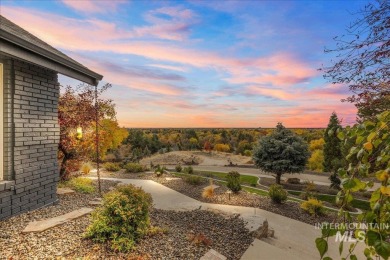 VIEWS GALORE! Nestled at the end of a secluded road, this large on Quail Hollow Golf Club in Idaho - for sale on GolfHomes.com, golf home, golf lot
