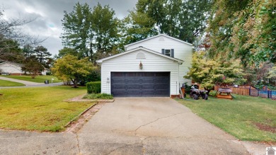 WELCOME TO COUNTRY CLUB ESTATES! This STUNNING 4 BEDROOM, 4 BATH on  in Kentucky - for sale on GolfHomes.com, golf home, golf lot