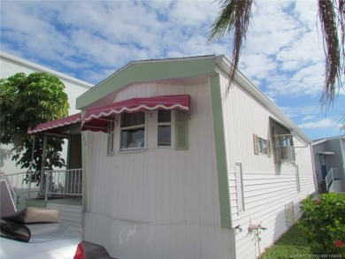 Come live the Florida lifestyle in this cozy, 1 bedroom, 1.5 on Island Dunes Country Club in Florida - for sale on GolfHomes.com, golf home, golf lot
