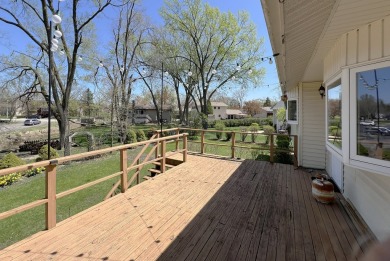 You will be impressed by the welcome this home provides for you on Twin Lakes Golf Course in Illinois - for sale on GolfHomes.com, golf home, golf lot