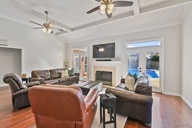 WYNLAKES BEAUTY WITH POOL! Dreaming of an updated and move-in on Wynlakes Golf and Country Club in Alabama - for sale on GolfHomes.com, golf home, golf lot