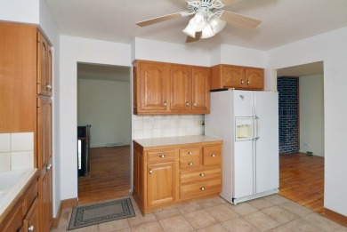 You will be impressed by the welcome this home provides for you on Twin Lakes Golf Course in Illinois - for sale on GolfHomes.com, golf home, golf lot