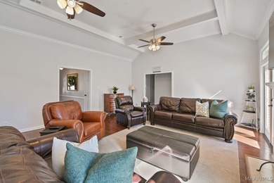 WYNLAKES BEAUTY WITH POOL! Dreaming of an updated and move-in on Wynlakes Golf and Country Club in Alabama - for sale on GolfHomes.com, golf home, golf lot