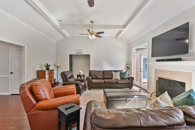 WYNLAKES BEAUTY WITH POOL! Dreaming of an updated and move-in on Wynlakes Golf and Country Club in Alabama - for sale on GolfHomes.com, golf home, golf lot