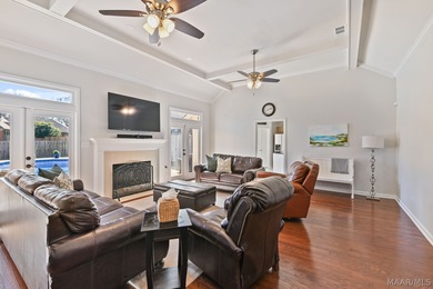 WYNLAKES BEAUTY WITH POOL! Dreaming of an updated and move-in on Wynlakes Golf and Country Club in Alabama - for sale on GolfHomes.com, golf home, golf lot