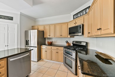 WYNLAKES BEAUTY WITH POOL! Dreaming of an updated and move-in on Wynlakes Golf and Country Club in Alabama - for sale on GolfHomes.com, golf home, golf lot