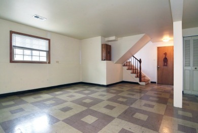 You will be impressed by the welcome this home provides for you on Twin Lakes Golf Course in Illinois - for sale on GolfHomes.com, golf home, golf lot