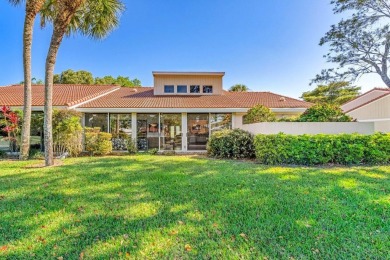 This spacious 2,494 square foot villa offers sweeping golf on Hunters Run Golf and Country Club in Florida - for sale on GolfHomes.com, golf home, golf lot