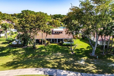 This spacious 2,494 square foot villa offers sweeping golf on Hunters Run Golf and Country Club in Florida - for sale on GolfHomes.com, golf home, golf lot