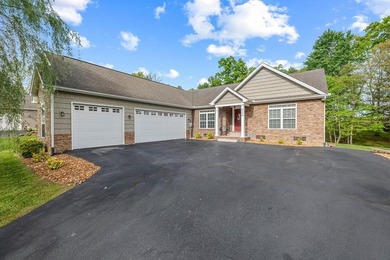 Well-maintained and move-in ready, this 3-bed, 2-bath home is on Deer Creek Golf Club in Tennessee - for sale on GolfHomes.com, golf home, golf lot