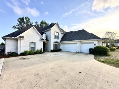 Luxurious 5 bed, 4 bath home, 3680 sq ft, boasts stunning golf on Big Oaks Golf Club in Mississippi - for sale on GolfHomes.com, golf home, golf lot