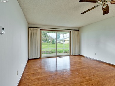 Located in the desirable Woodburn Senior Estates, this on Senior Estates Golf and Country Club in Oregon - for sale on GolfHomes.com, golf home, golf lot