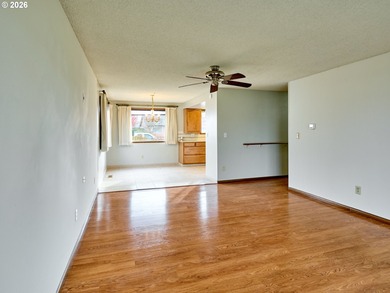 Located in the desirable Woodburn Senior Estates, this on Senior Estates Golf and Country Club in Oregon - for sale on GolfHomes.com, golf home, golf lot