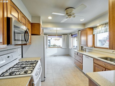 Located in the desirable Woodburn Senior Estates, this on Senior Estates Golf and Country Club in Oregon - for sale on GolfHomes.com, golf home, golf lot