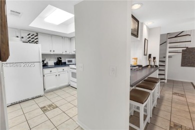 Airy and Bright with High Ceilings- 2 Bed/2 Bath 2nd-floor on Palmetto Dunes Golf Course and Resort in South Carolina - for sale on GolfHomes.com, golf home, golf lot