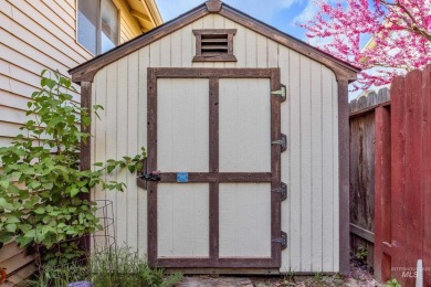 Charming tri-level home in a highly desired subdivision on on Indian Lakes Golf Course in Idaho - for sale on GolfHomes.com, golf home, golf lot