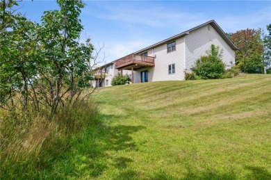 This 2 bedroom, 2 bath twin home sits on a beautiful country lot on Five Flags Golf Course in Wisconsin - for sale on GolfHomes.com, golf home, golf lot