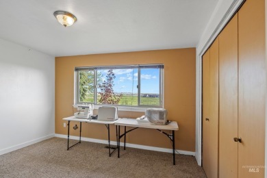 Charming tri-level home in a highly desired subdivision on on Indian Lakes Golf Course in Idaho - for sale on GolfHomes.com, golf home, golf lot