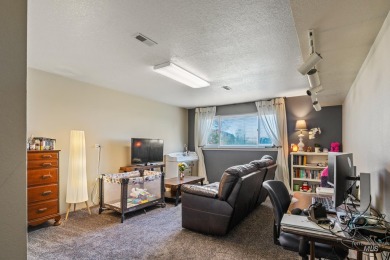Charming tri-level home in a highly desired subdivision on on Indian Lakes Golf Course in Idaho - for sale on GolfHomes.com, golf home, golf lot