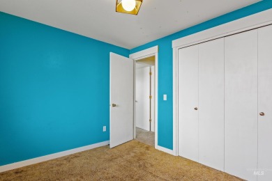 Charming tri-level home in a highly desired subdivision on on Indian Lakes Golf Course in Idaho - for sale on GolfHomes.com, golf home, golf lot