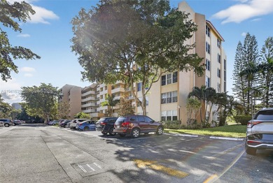 **SPACIOUS AND BRIGHT 3/2 - BEAUTIFULLY RENOVATED WITH A MODERN on Inverrary Country Club in Florida - for sale on GolfHomes.com, golf home, golf lot