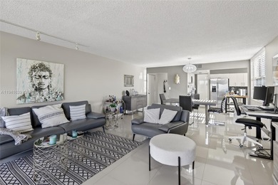 **SPACIOUS AND BRIGHT 3/2 - BEAUTIFULLY RENOVATED WITH A MODERN on Inverrary Country Club in Florida - for sale on GolfHomes.com, golf home, golf lot