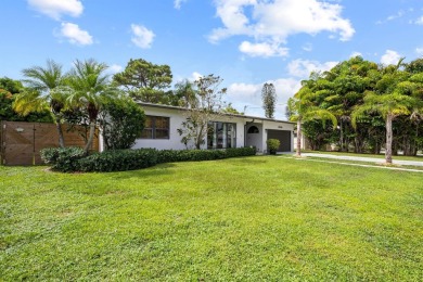 Charming 3 bedroom, 2 bathroom CBS construction home located on Club Med Sandpiper in Florida - for sale on GolfHomes.com, golf home, golf lot