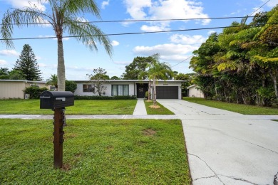 Charming 3 bedroom, 2 bathroom CBS construction home located on Club Med Sandpiper in Florida - for sale on GolfHomes.com, golf home, golf lot