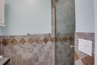 You will love this move in ready, 2 bedroom 2 bath beautifully on Kings Point Golf -Flanders Way in Florida - for sale on GolfHomes.com, golf home, golf lot